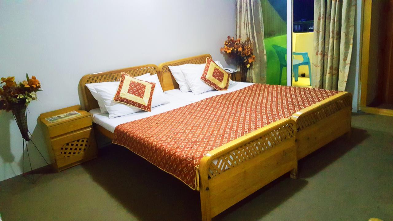 Pine Top Hotels Naran Habitación foto